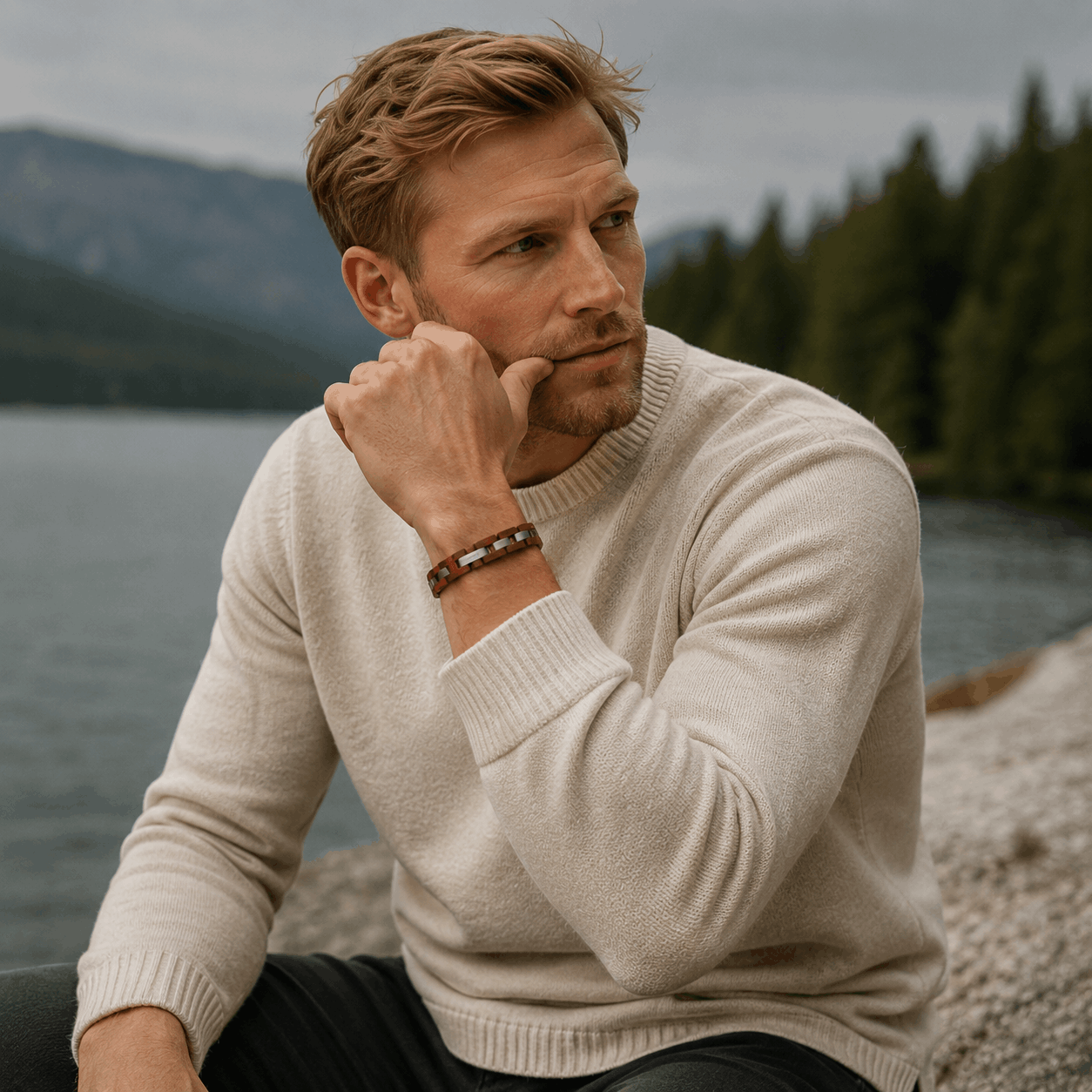 bracelet rouge en bois de santal lifestyle
