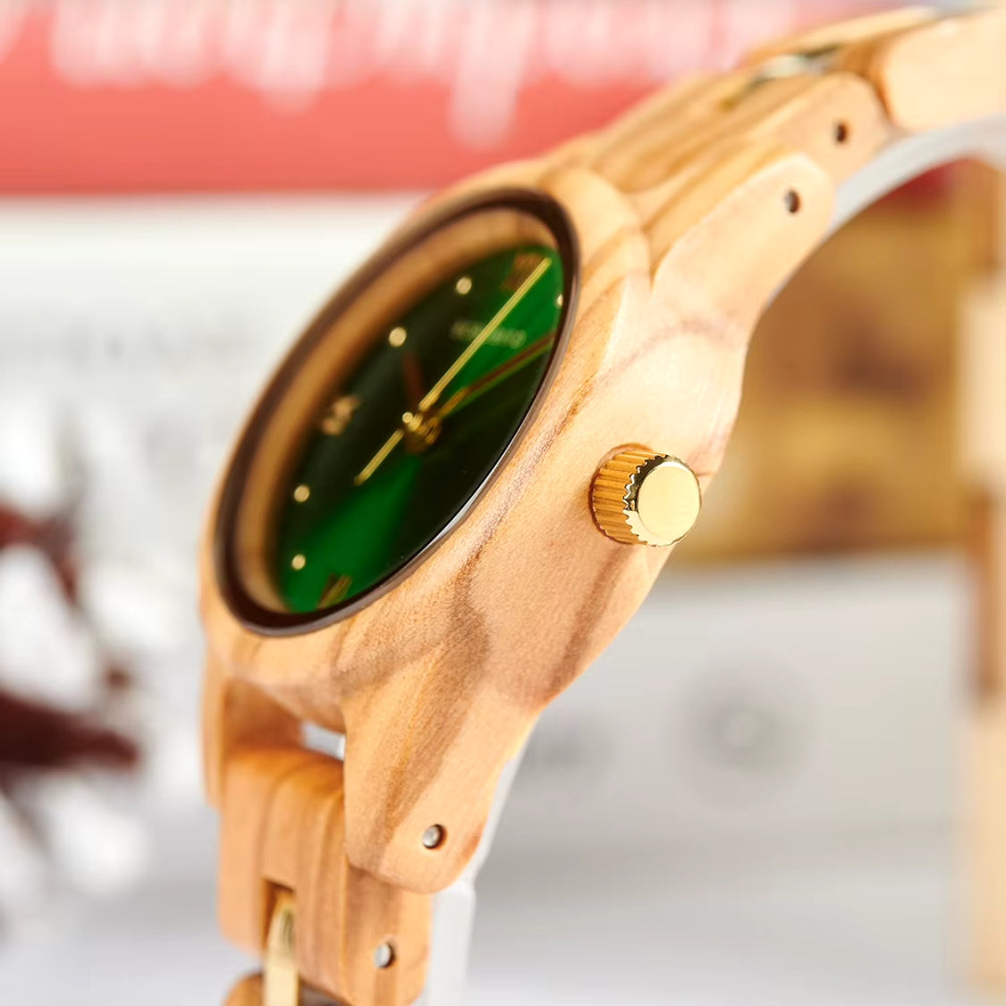 montre-bois-pour-femme-cadran-vert