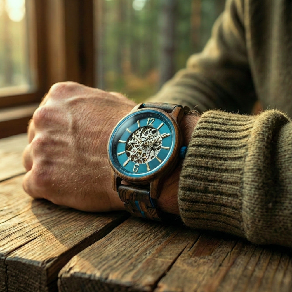 montre-bois-squelette-poignet