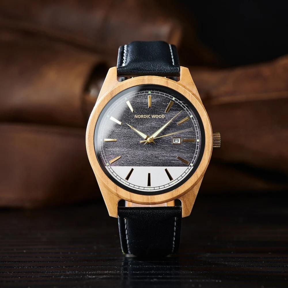 montre-en-bois-et-cuir-noir