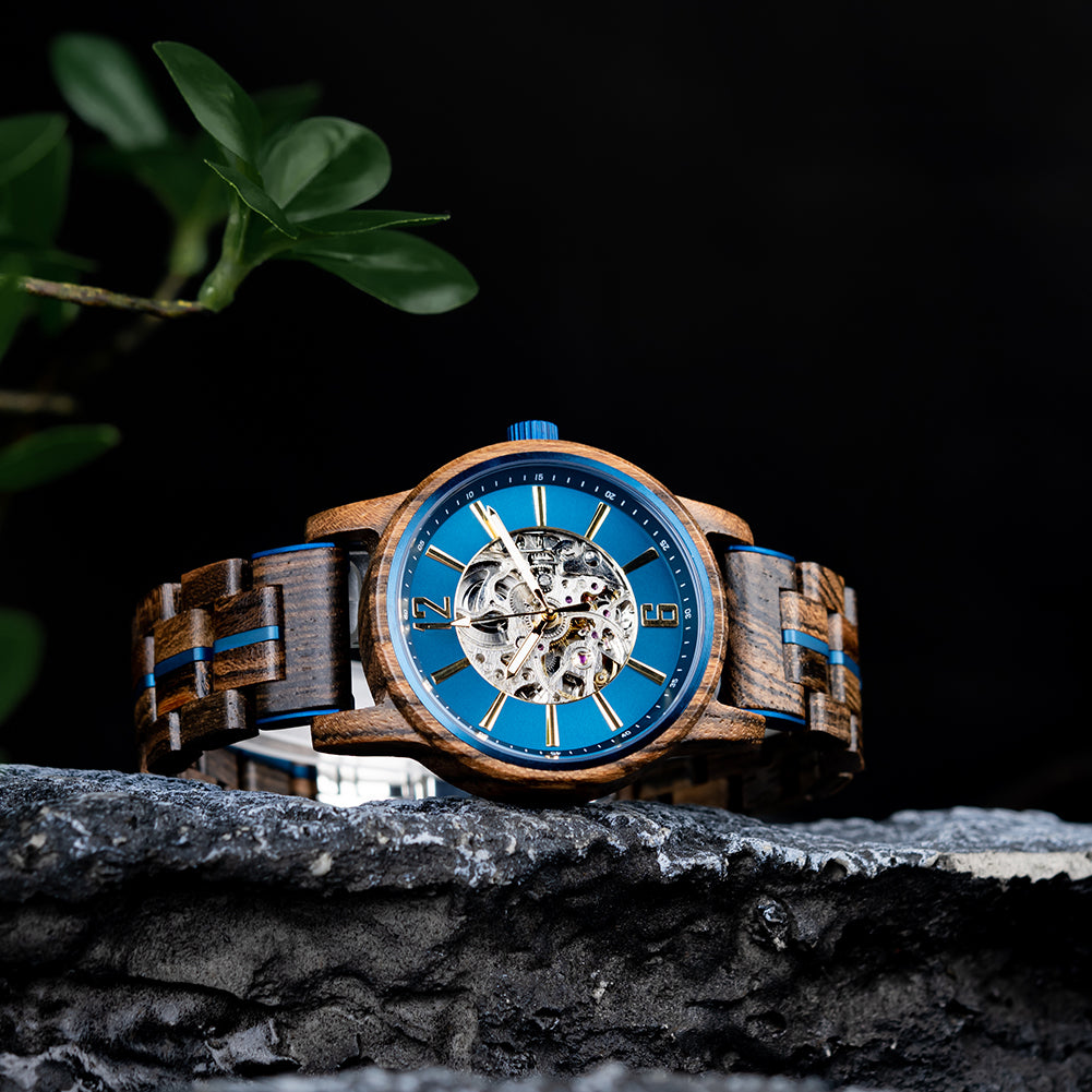 montre-homme-bleu-automatique-en-bois