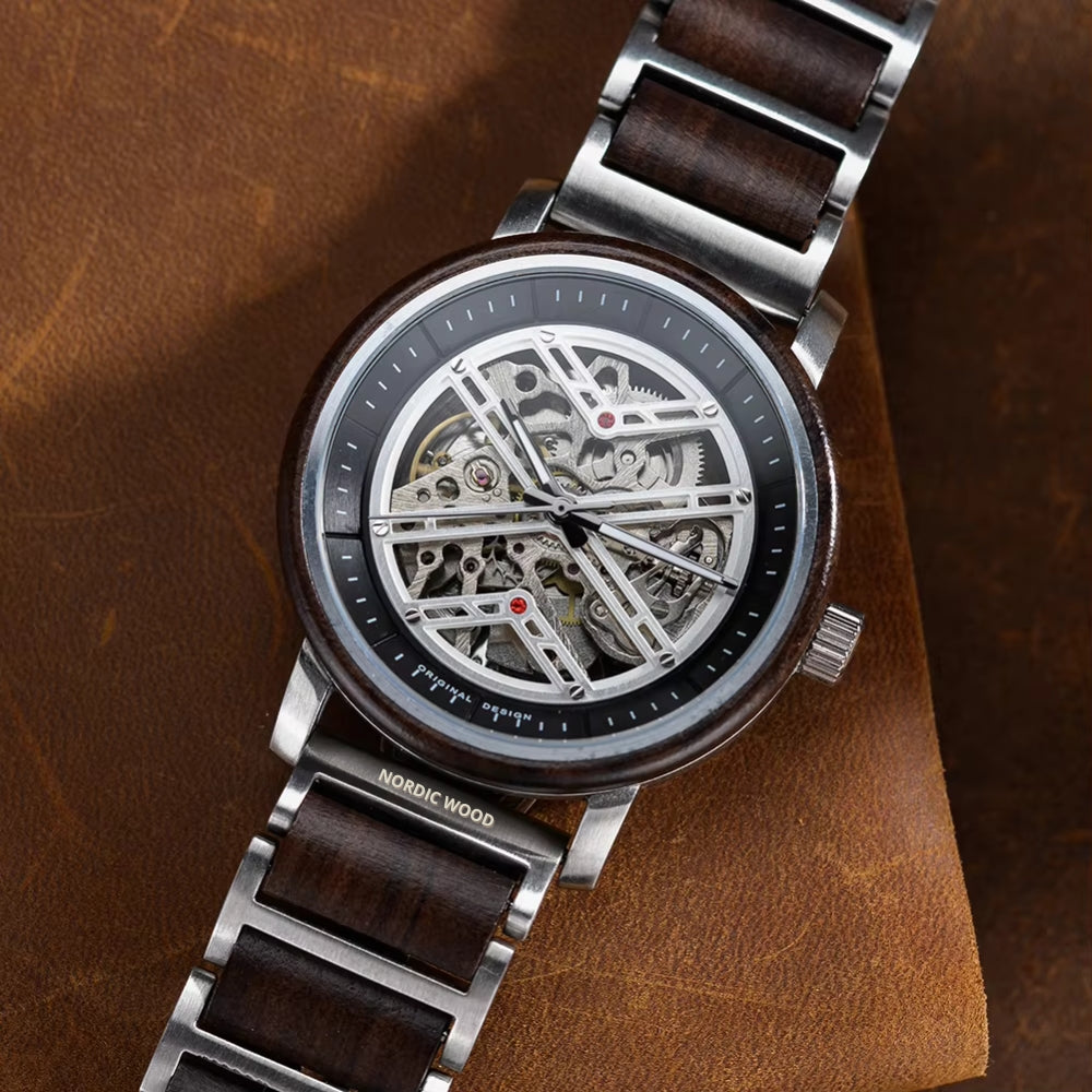 montre-skeleton-en-bois-gris