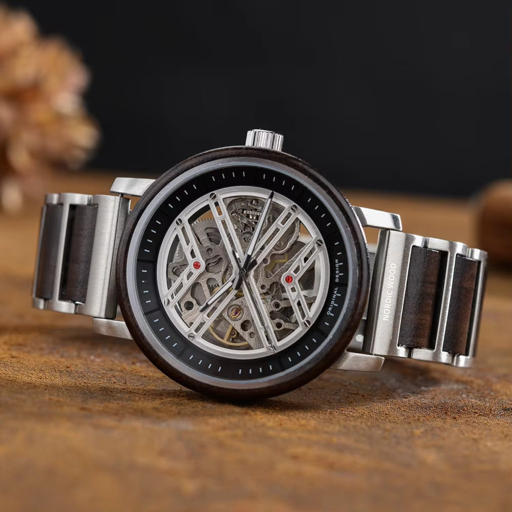 montre-squelette-en-bois-grise