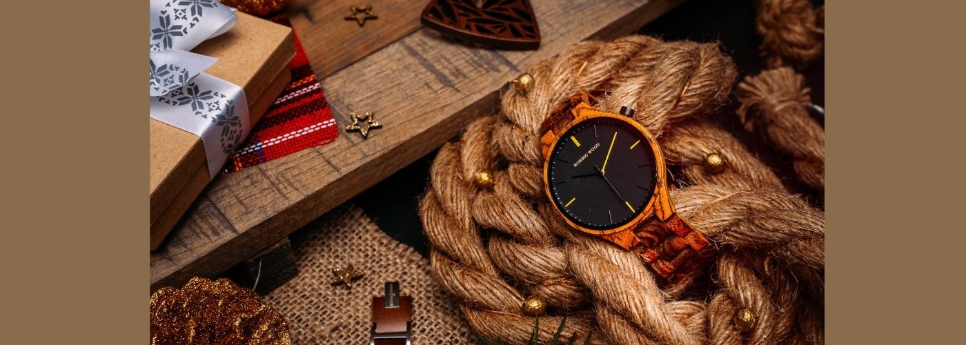 Ajuster le bracelet de sa montre en bois