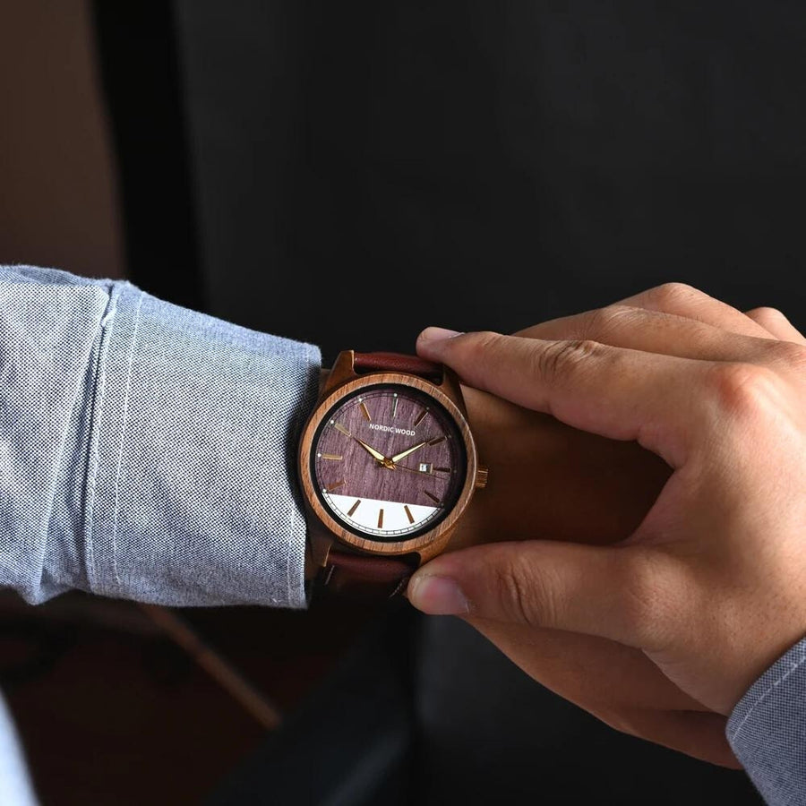 montre en bois et cuir