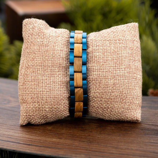 bracelet bleu en bois