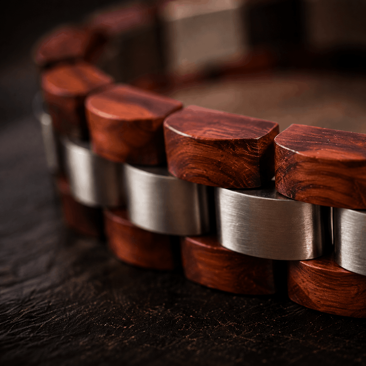 Bracelet en bois santal détail 