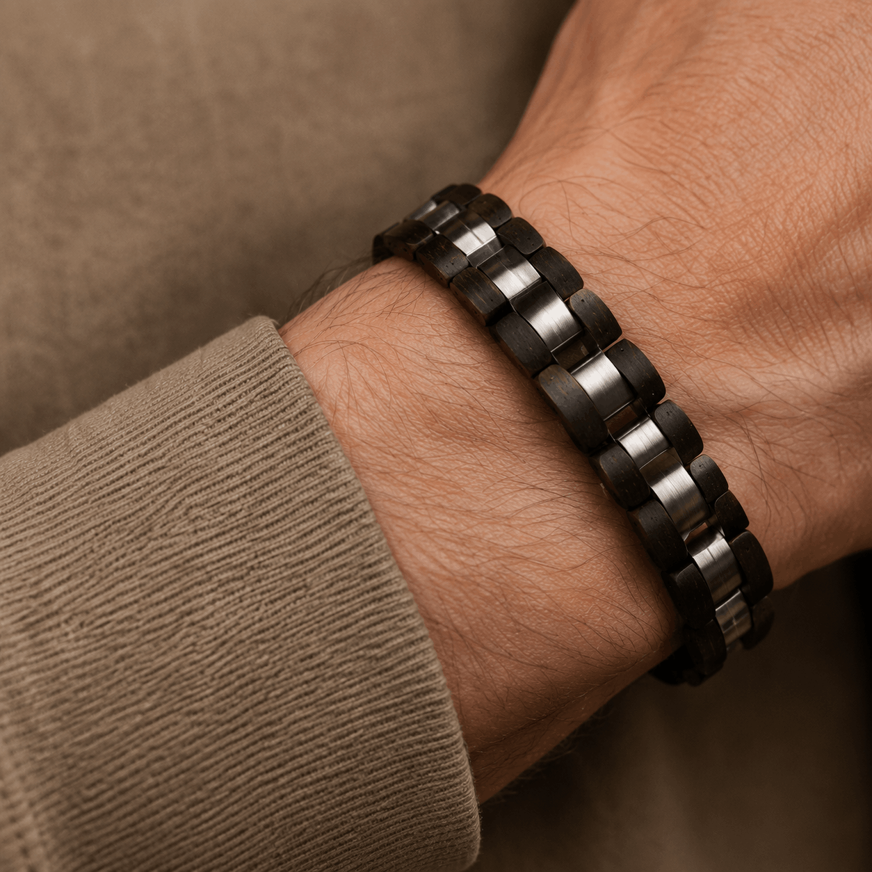 bracelet noir bois homme porté