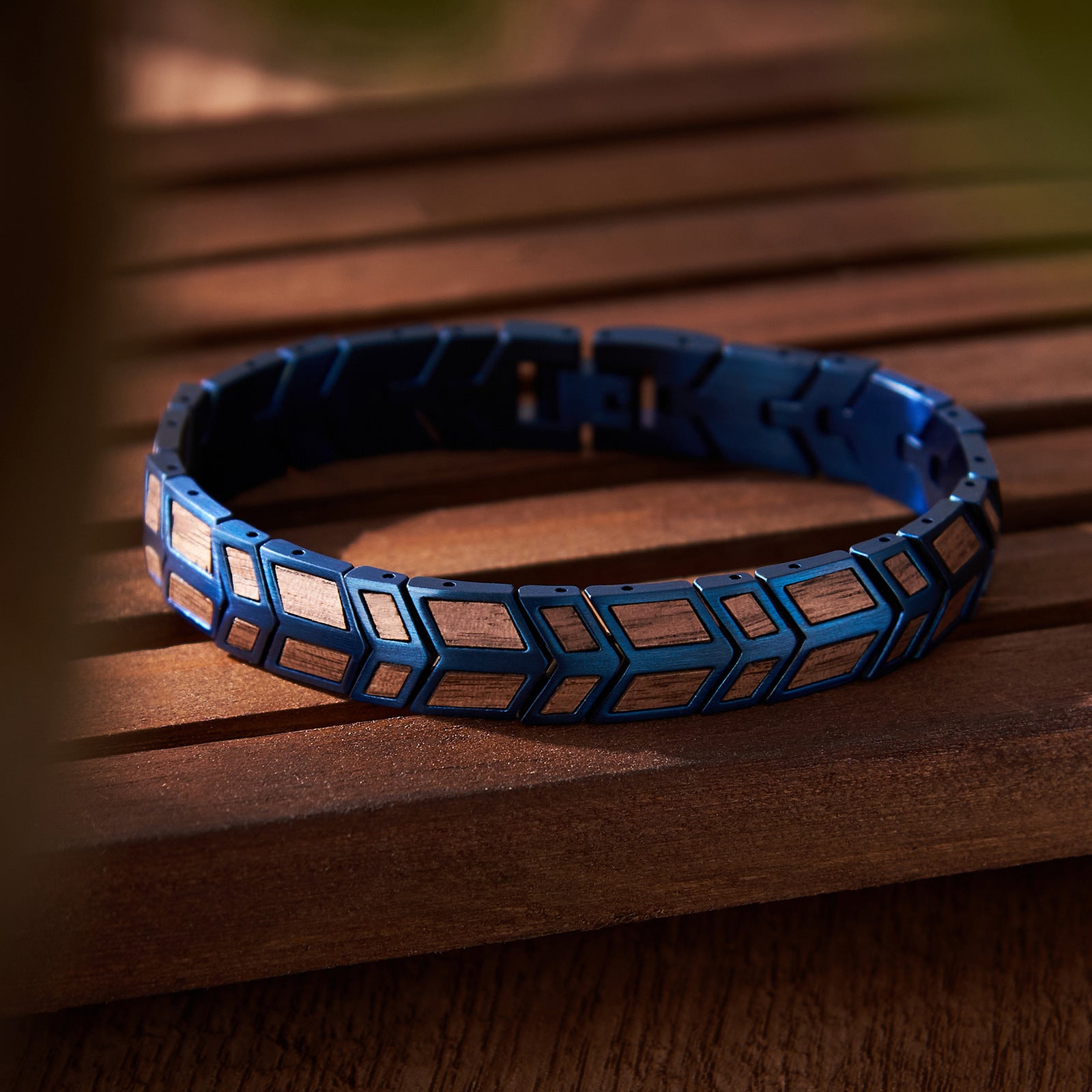 bracelet-bleu-en-bois