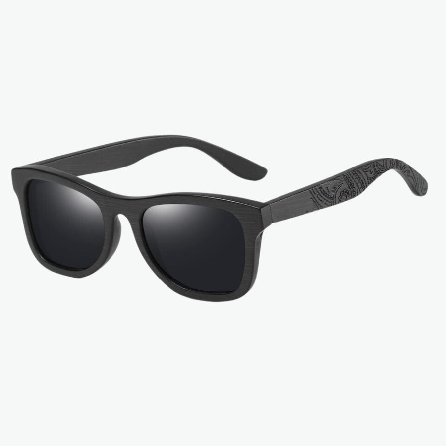 lunettes de soleil noires en bois