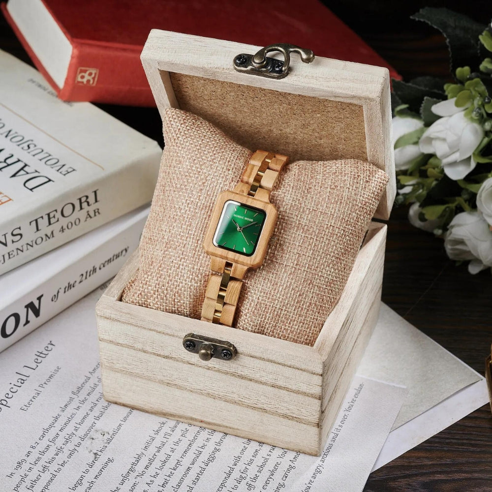 montre-cadran-vert-en-bois